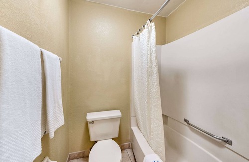 Columbus Hotel | Rodeway Inn Columbus West