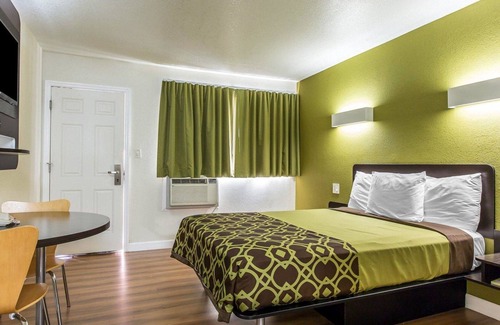 Hanford Hotel | Rodeway Inn Downtown Hanford