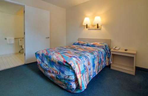 Florida Central Atlantic Coast Hotel | Rodeway Inn Kissimmee Maingate West - Free Theme Park Shuttle