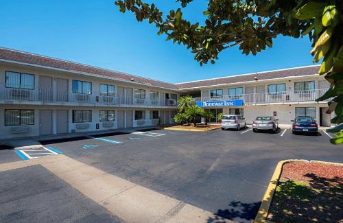 Florida Central Atlantic Coast Hotel | Rodeway Inn Kissimmee Maingate West - Free Theme Park Shuttle