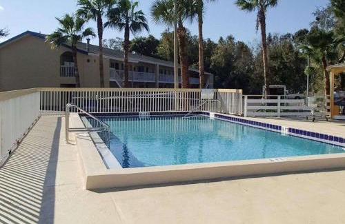 Leesburg Hotel | Rodeway Inn Leesburg Chain of Lakes