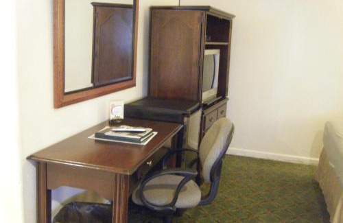 Munras Avenue Hotel | Rodeway Inn near Downtown Monterey