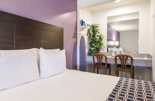 Munras Avenue Hotel | Rodeway Inn near Downtown Monterey