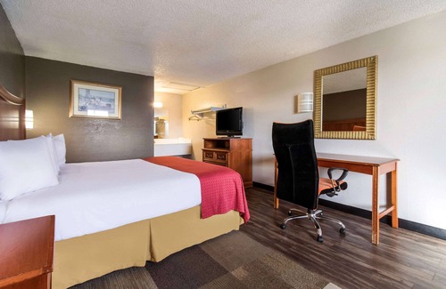 North Canton Hotel | Rodeway Inn Near Hall of Fame