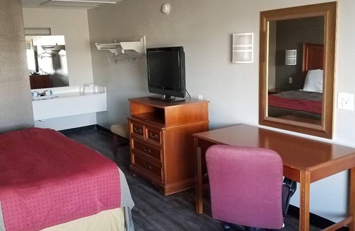 North Canton Hotel | Rodeway Inn Near Hall of Fame