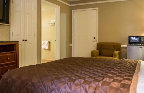 Tampa Hotel | Rodeway Inn Near Ybor City - Casino