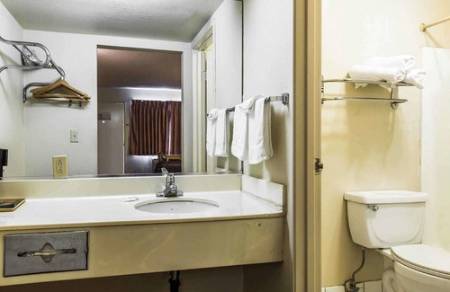 Guasti Hotel | Rodeway Inn Ontario Airport Mills