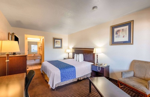 Metro North Corporate Park Hotel | Rodeway Inn Phoenix North I-17