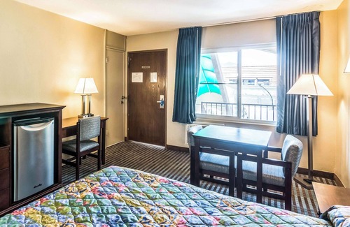 Pacific - Edison Hotel | Rodeway Inn Regalodge