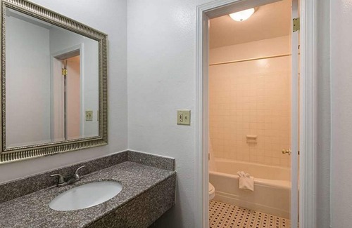 Enterprise Hotel | Rodeway Inn & Suites Enterprise
