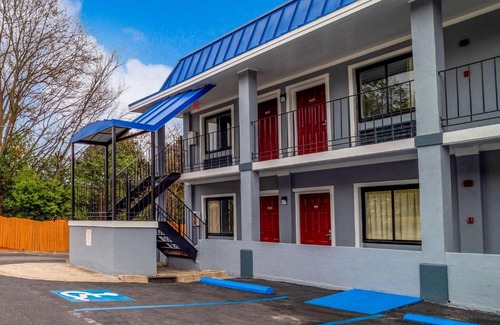 Columbia Hotel | Rodeway Inn & Suites Fort Jackson