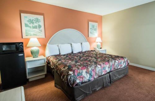 Haines City Hotel | Rodeway Inn & Suites Haines City - Winter Haven