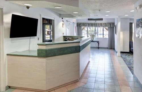 Lewisville Hotel | Rodeway Inn & Suites Lewisville I-35