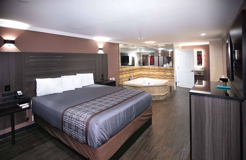 Bellflower Hotel | Rodeway Inn & Suites
