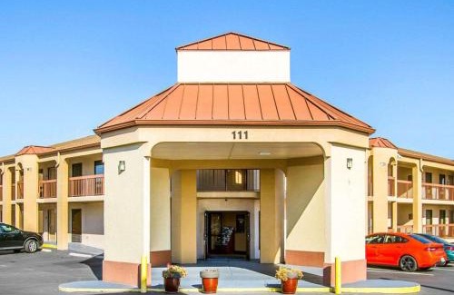 Clarksville Hotel | Rodeway Inn & Suites