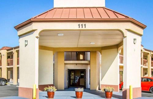 Clarksville Hotel | Rodeway Inn & Suites