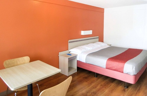 Altoona Hotel | Rodeway Inn
