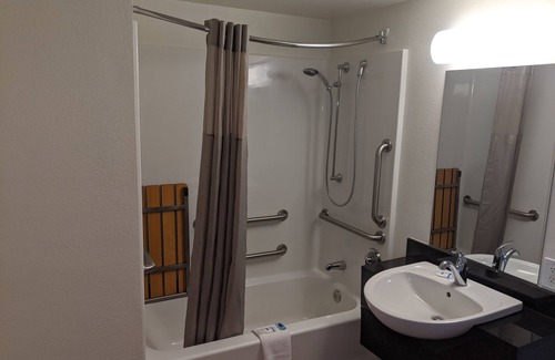 Altoona Hotel | Rodeway Inn