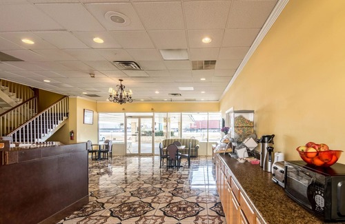 South Arlington Hotel | Rodeway Inn