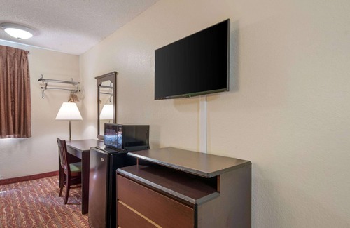 Benton Hotel | Rodeway Inn