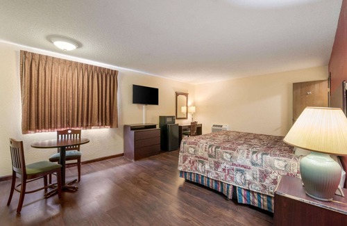 Benton Hotel | Rodeway Inn