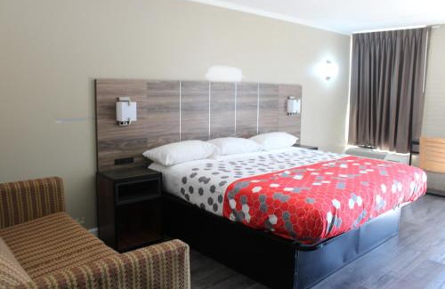 Charlotte Hotel | Rodeway Inn