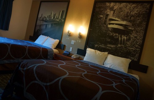 Delmont Hotel | Rodeway Inn
