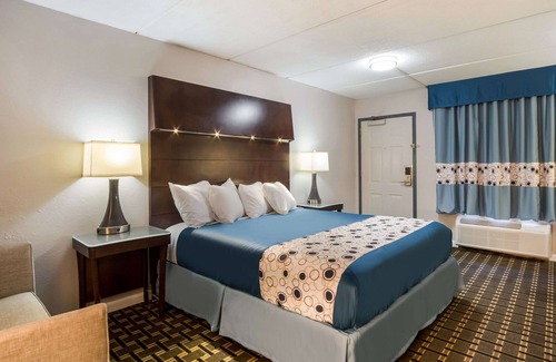 Greenwood Hotel | Rodeway Inn