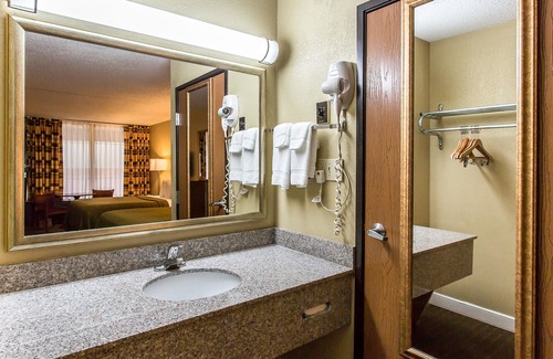 Lawton Hotel | Rodeway Inn
