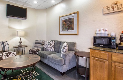 Lawton Hotel | Rodeway Inn