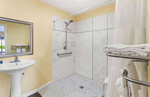 Oxford Hotel | Rodeway Inn