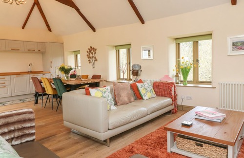 Chulmleigh Cottage | RODGEMONTS BARN, family friendly, with hot tub in Chulmleigh