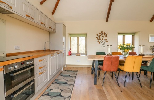 Chulmleigh Cottage | RODGEMONTS BARN, family friendly, with hot tub in Chulmleigh