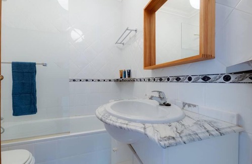 Vale de Carro Apartment | ROJA PÉ - Elegante apartamento T2 com AC perto do Pine Cliffs