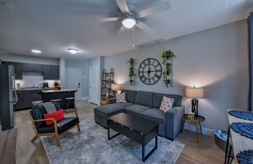 Tuscaloosa Condo | Rollin' on the River - Book for Football Season! Complex Pool & River Views!