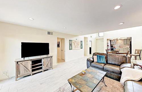 Palm Desert Apartment | Rolling Knoll Charm