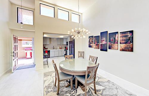 Palm Desert Apartment | Rolling Knoll Charm