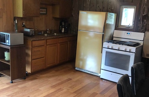 Ainsworth House | Rolling Stone Lakeside Cabin 3 East Shore Resort 3 Bedroom