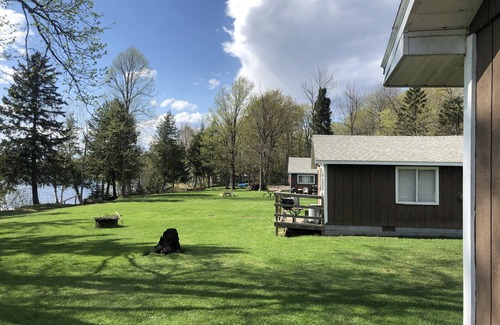 Ainsworth House | Rolling Stone Lakeside Cabin 3 East Shore Resort 3 Bedroom