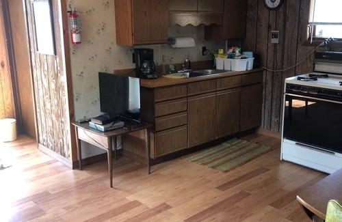 Ainsworth House | Rolling Stone Lakeside Cabin 2 East Shore Resort 2 Bedrooms