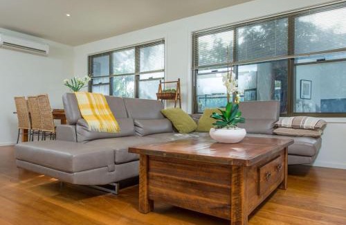 Merimbula House | Rolling Waves No 2