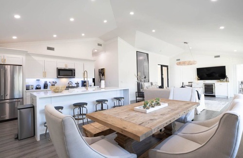 Scottsdale Estates Nine House | Roma Home near Old Town w/ Private HEATED Pool and Putting Green