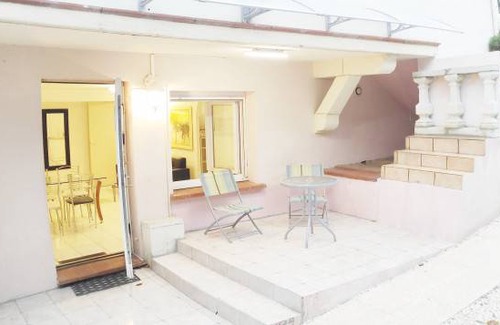 Purpan Apartment | Roman T3 RDC