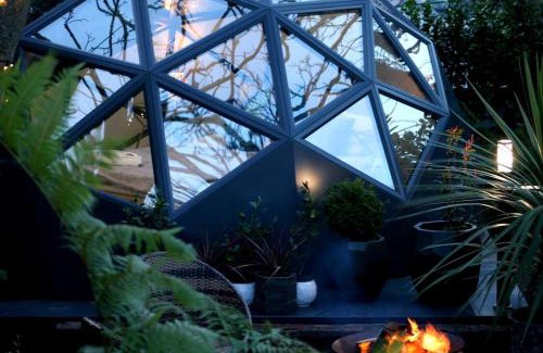 Camborne House | Romance - Stargazing - Hot tub & sauna!
