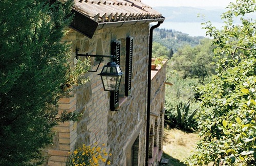 Passignano sul Trasimeno Apartment | Romantic located vacation flat above the Trasimeno Lake