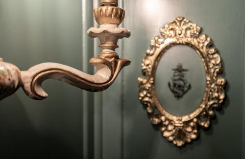 Ely House | Romantic 1920s Circus Wagon Experience