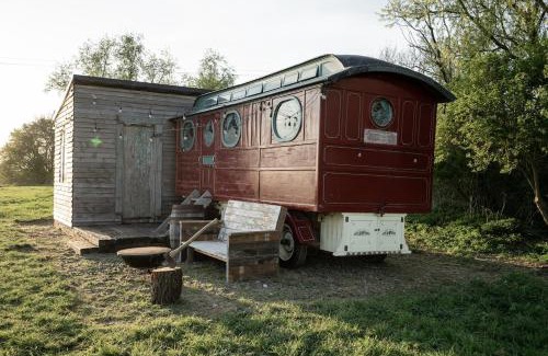 Ely House | Romantic 1920s Circus Wagon Experience