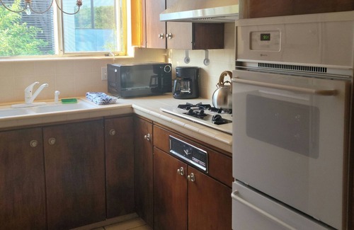 Norma Triangle Apartment | Romantic 1br-1b Beverly Hills Apt