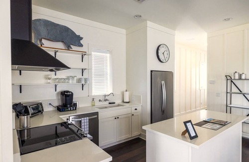 Lake Alfred Cottage | Romantic 1BR/1BA Cottage overlooking Lake Alfred!