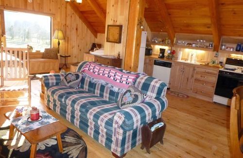 Bostic Cabin | Romantic 5* Luxury Creekside Cabin for 2 * 28 acres * Jacuzzi * Home Made Bread